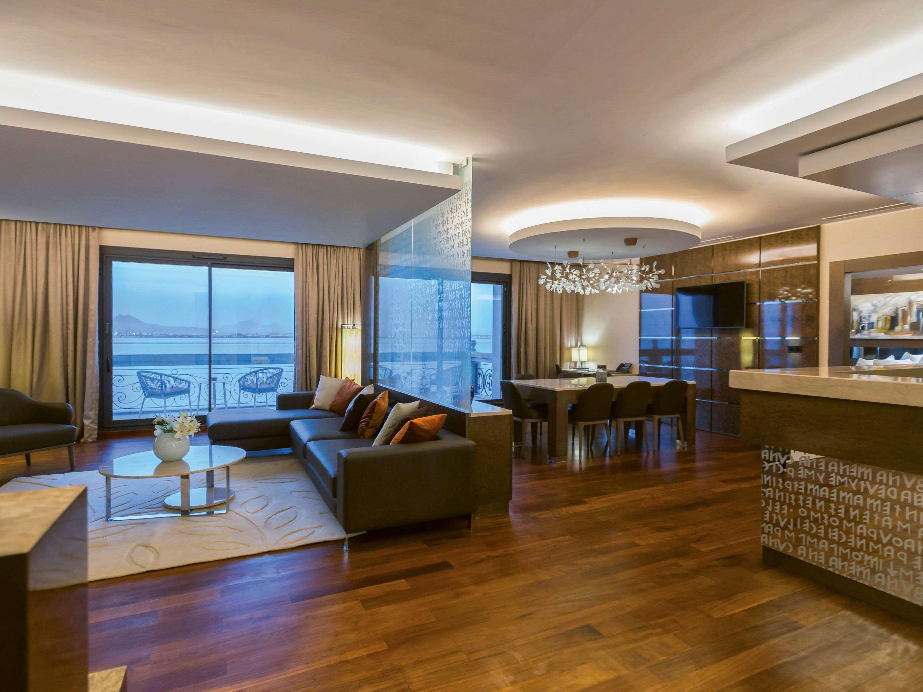 モーベンピック ホテル デュ ラック チュニス エクステリア 写真 A suite at the hotel