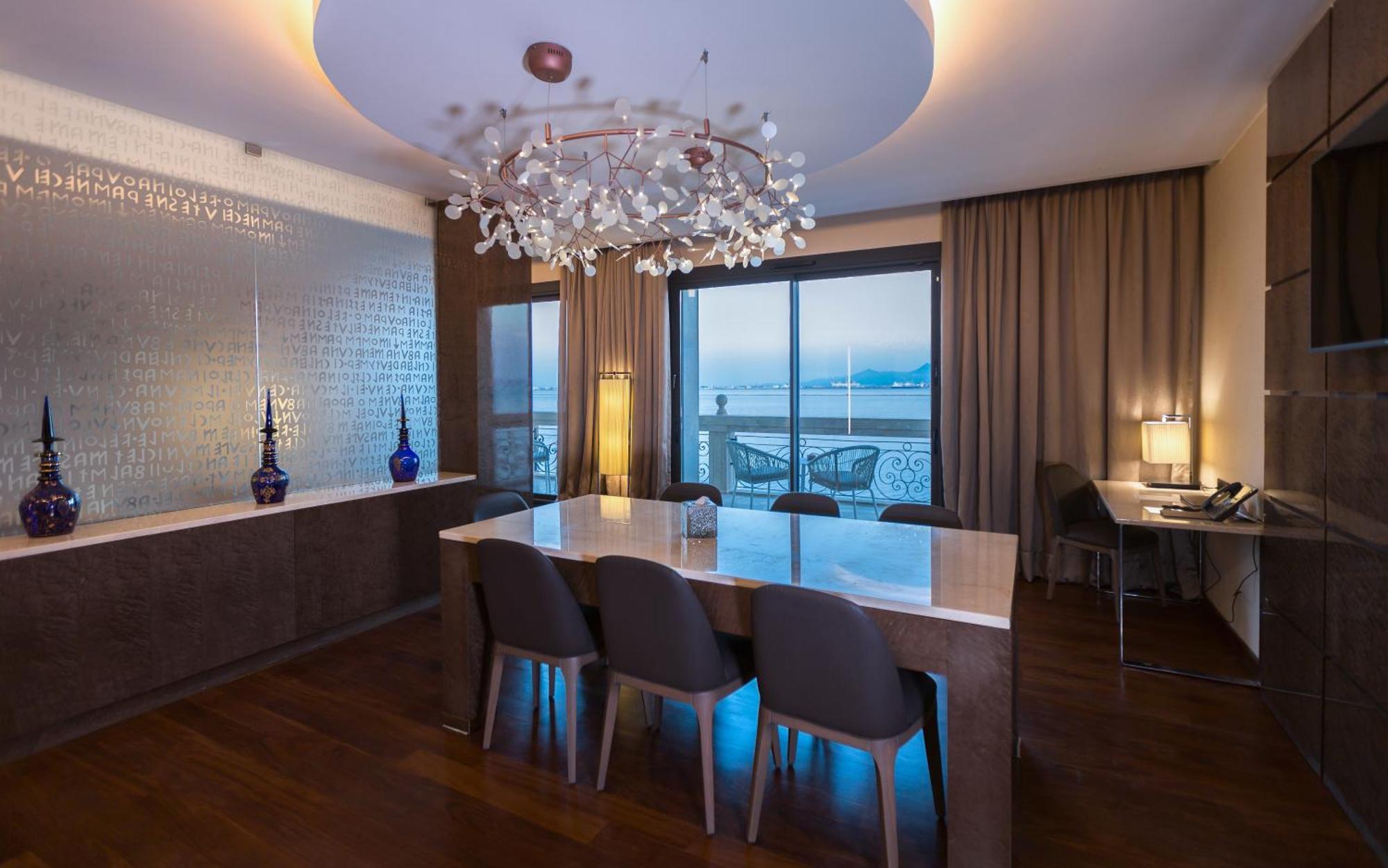 モーベンピック ホテル デュ ラック チュニス エクステリア 写真 A suite at the Four Seasons Hotel